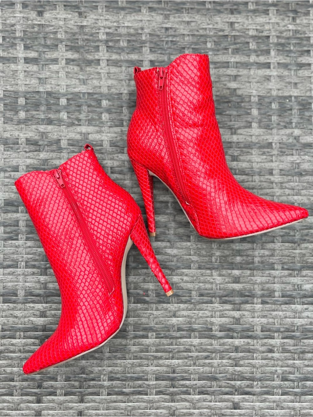 NWOT JustFab Red Textured Pointed-Toe Stiletto Ankle Boots - Picture 4 of 7